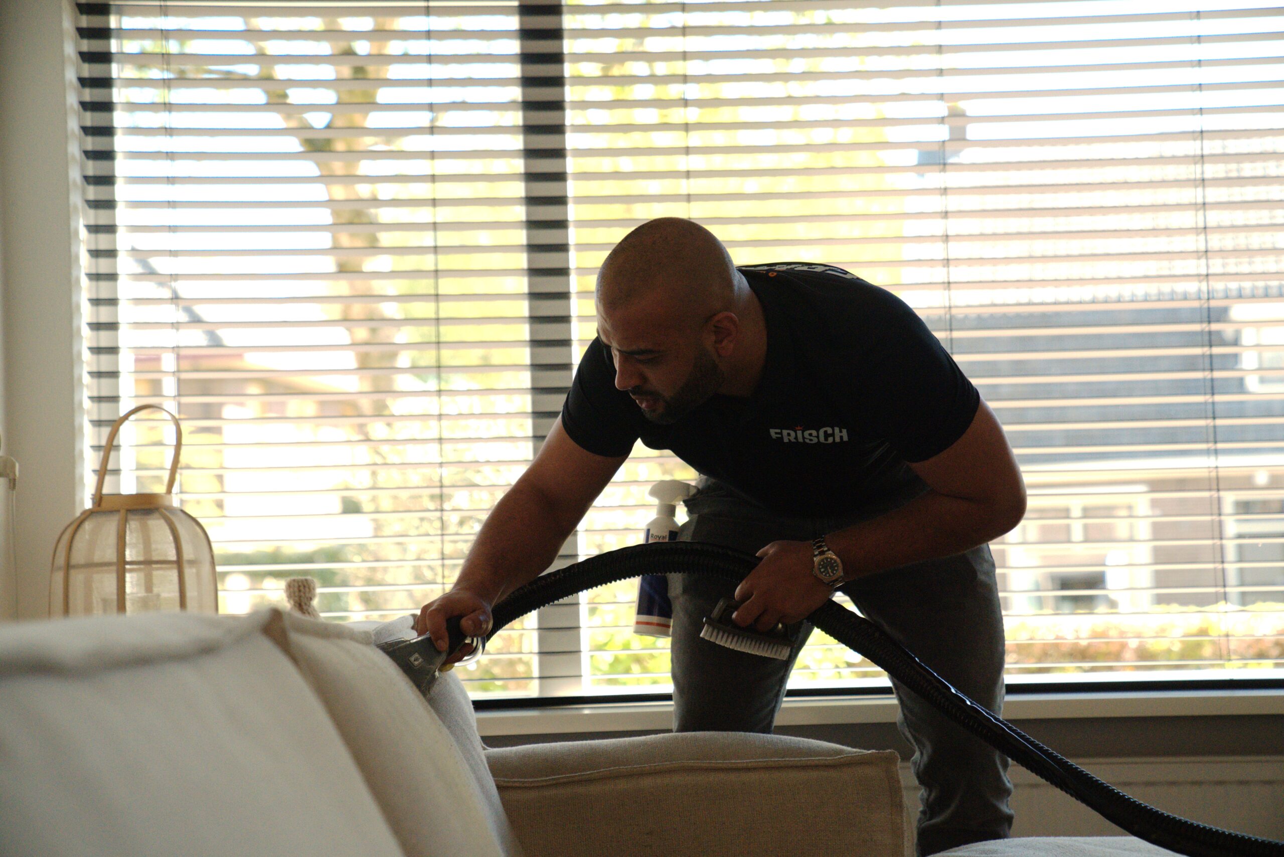 Stoelen reinigen door specialist